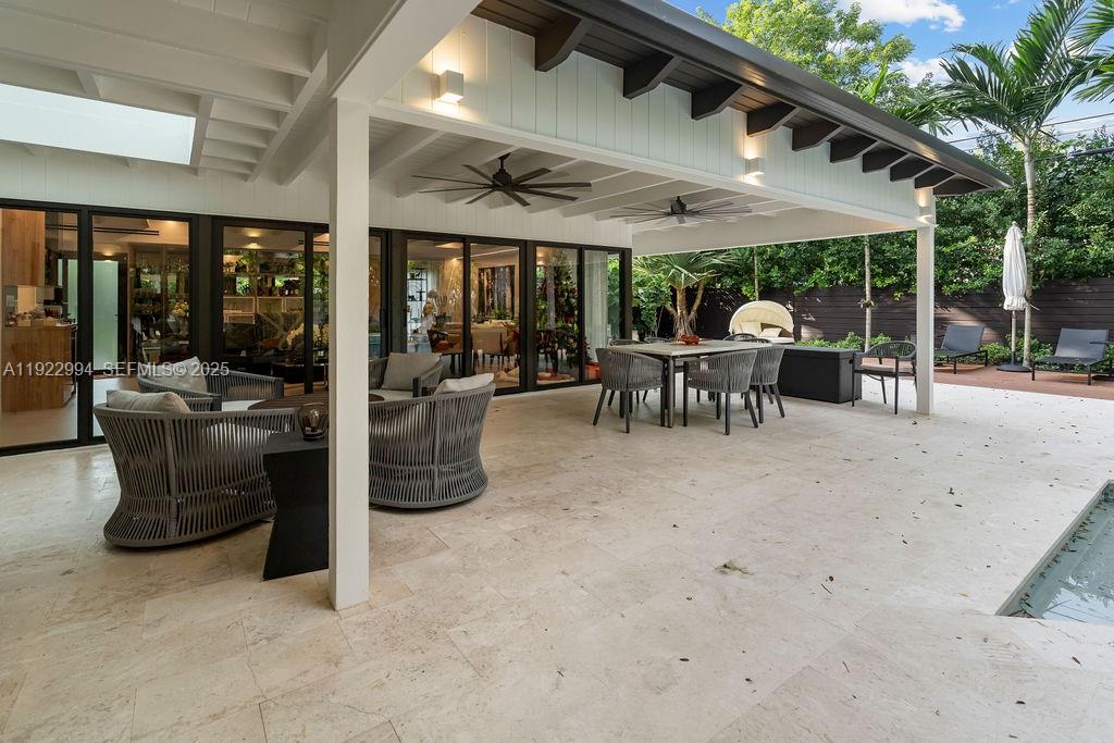 COCONUT GROVE MANOR - Residential