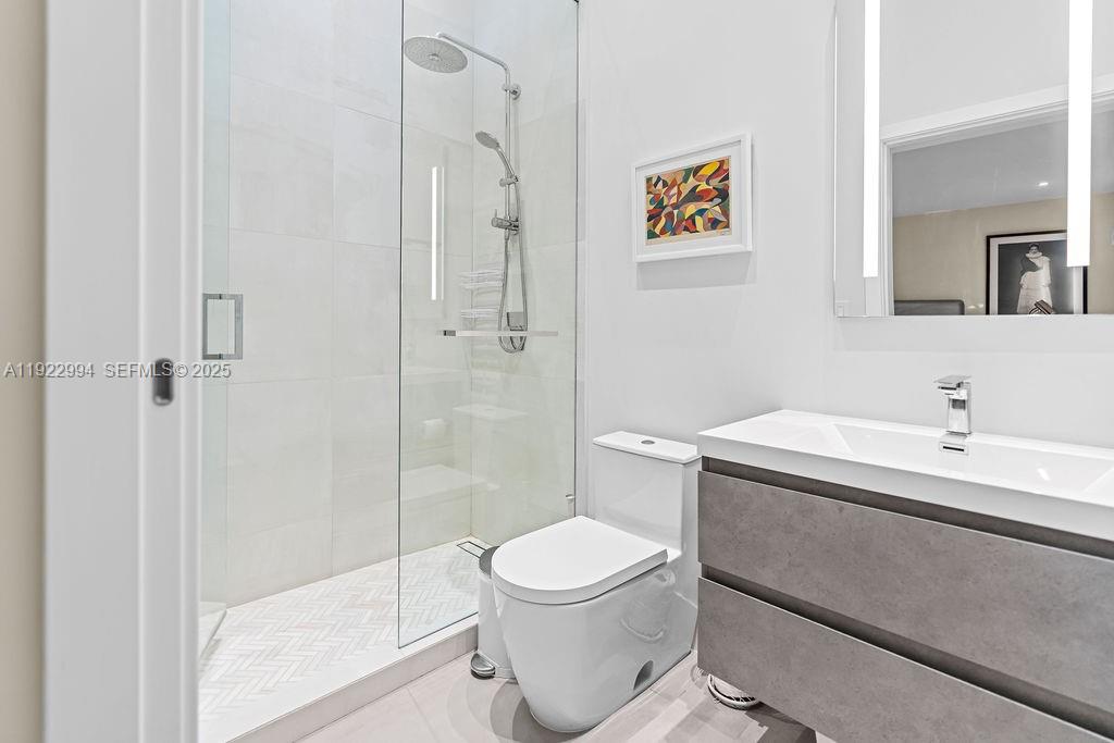 COCONUT GROVE MANOR - Residential