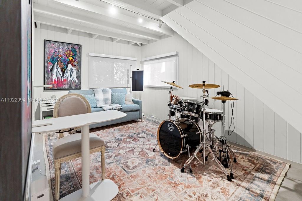 COCONUT GROVE MANOR - Residential