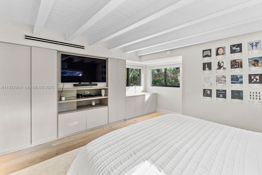 COCONUT GROVE MANOR - Residential