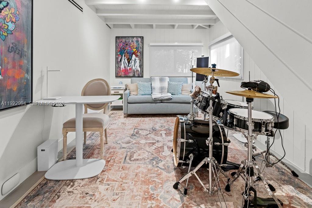 COCONUT GROVE MANOR - Residential