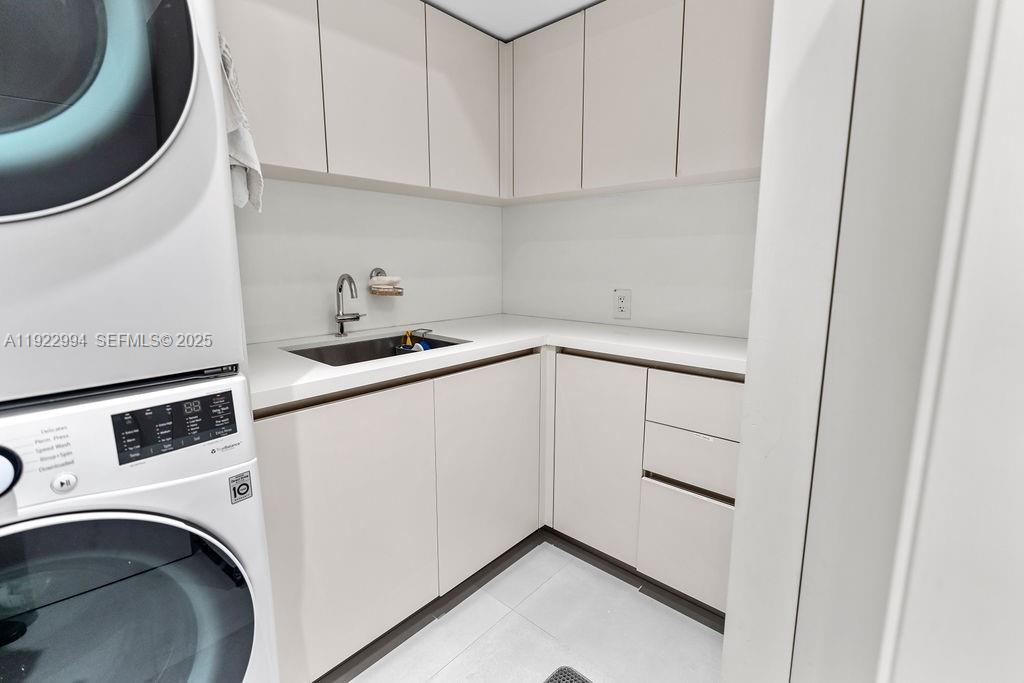 COCONUT GROVE MANOR - Residential