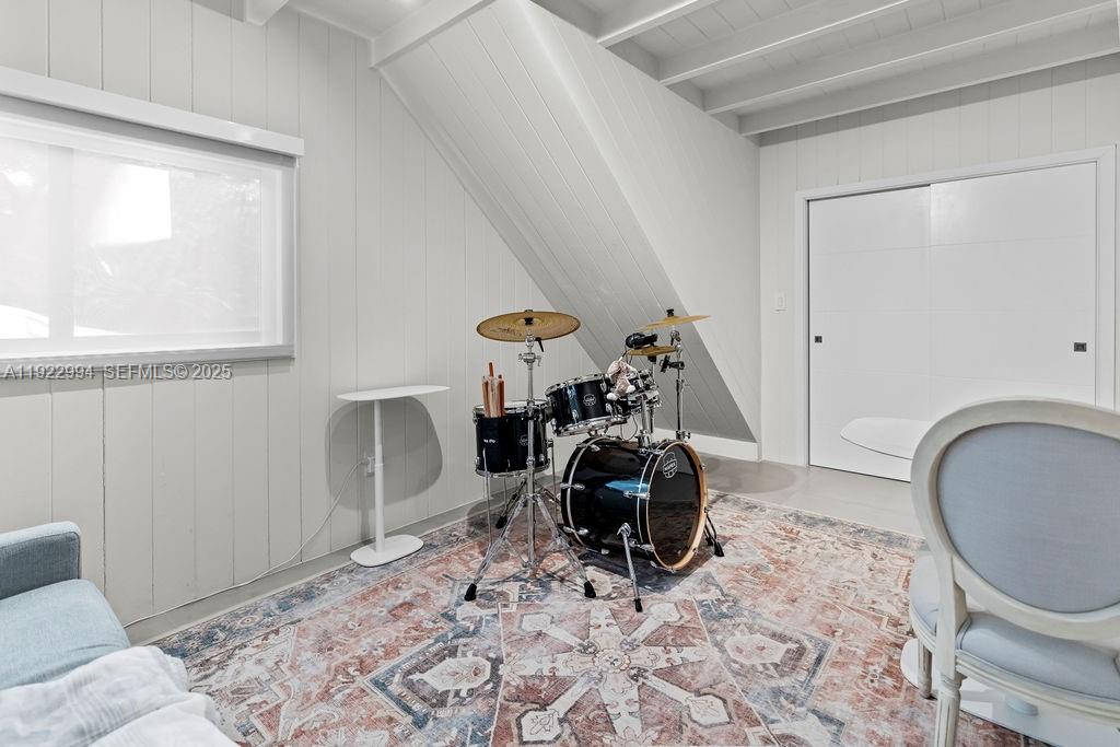 COCONUT GROVE MANOR - Residential