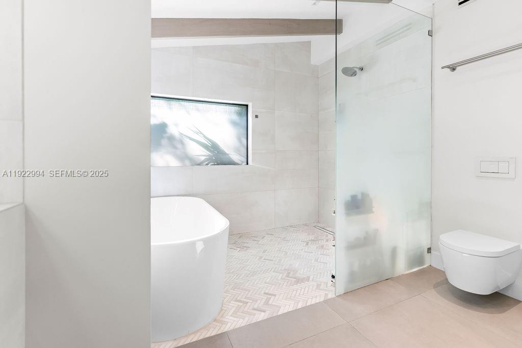 COCONUT GROVE MANOR - Residential