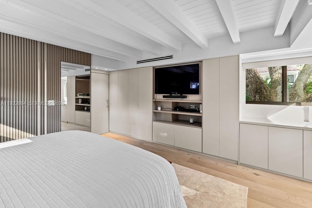 COCONUT GROVE MANOR - Residential