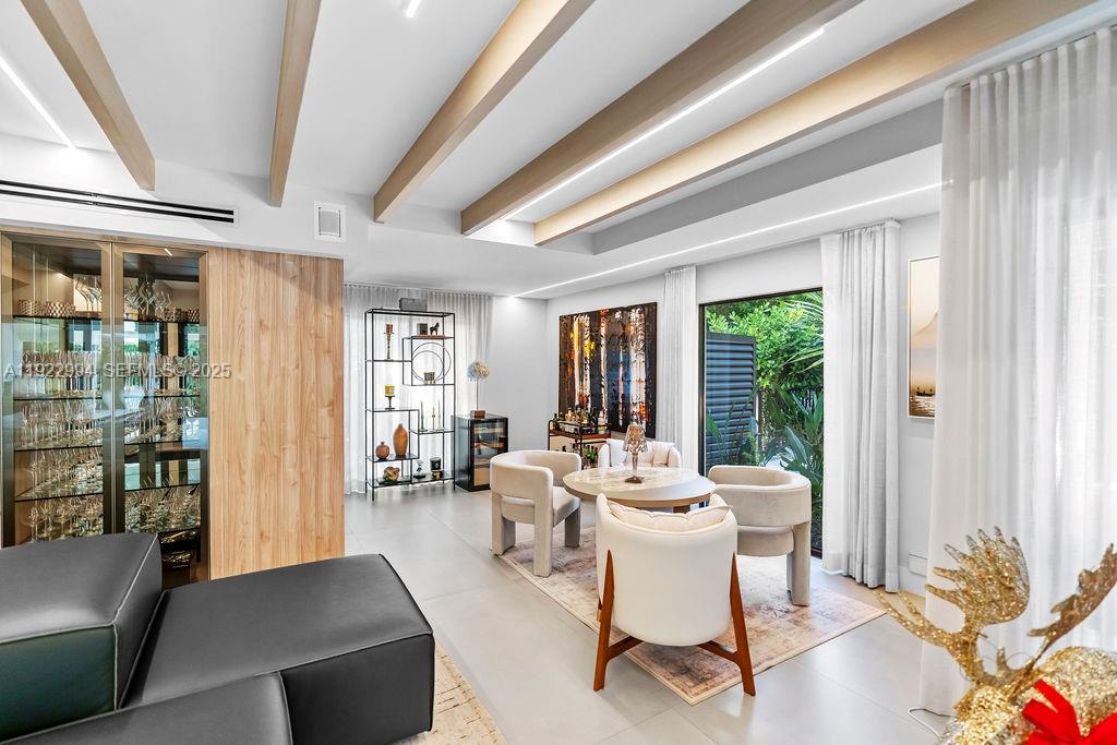 COCONUT GROVE MANOR - Residential