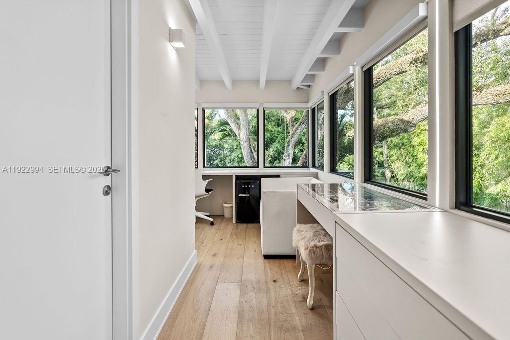 COCONUT GROVE MANOR - Residential