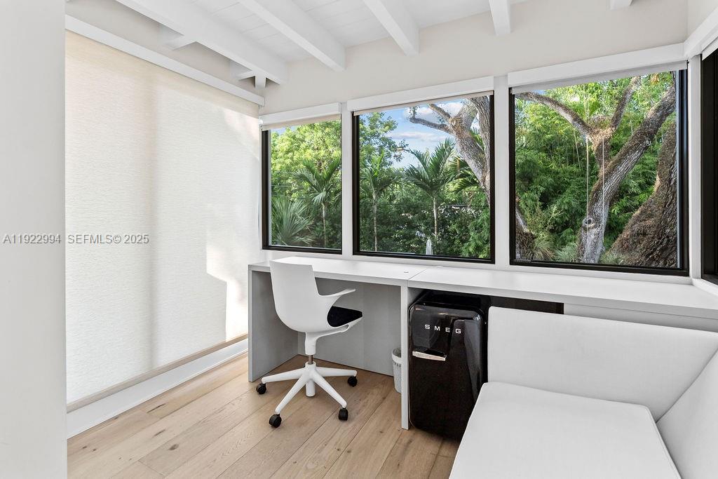 COCONUT GROVE MANOR - Residential