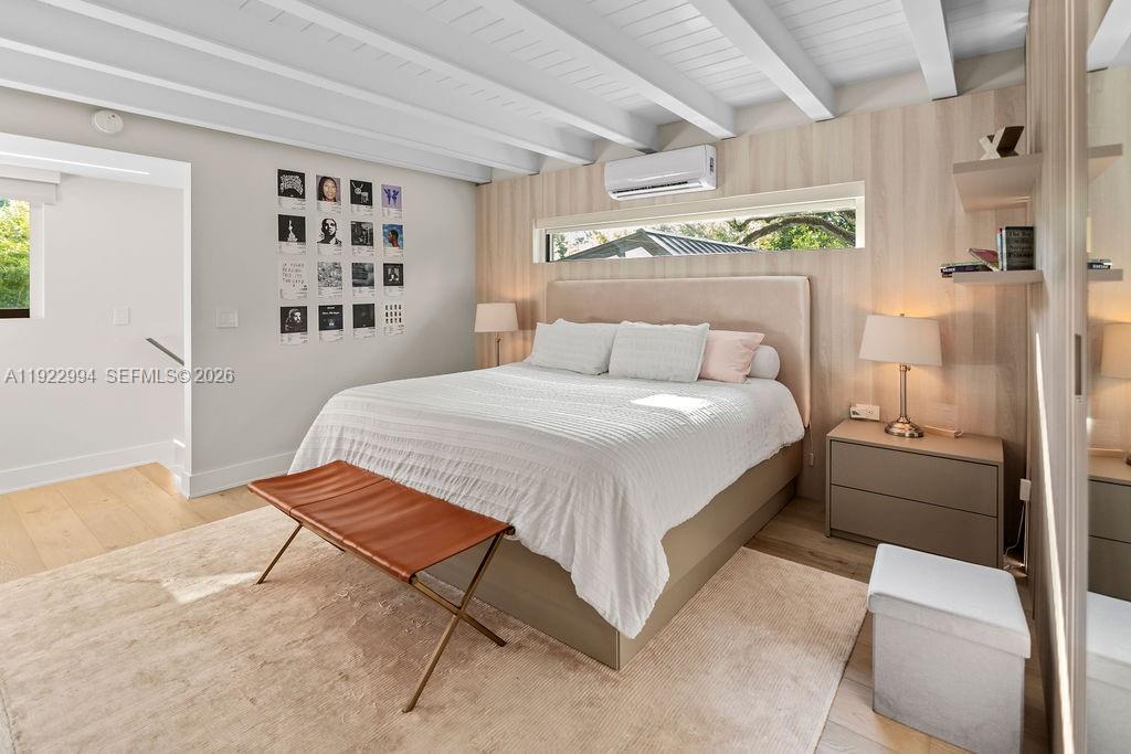 COCONUT GROVE MANOR - Residential