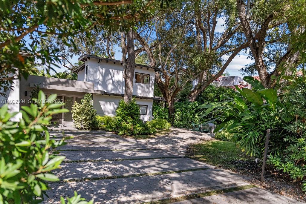 COCONUT GROVE MANOR - Residential