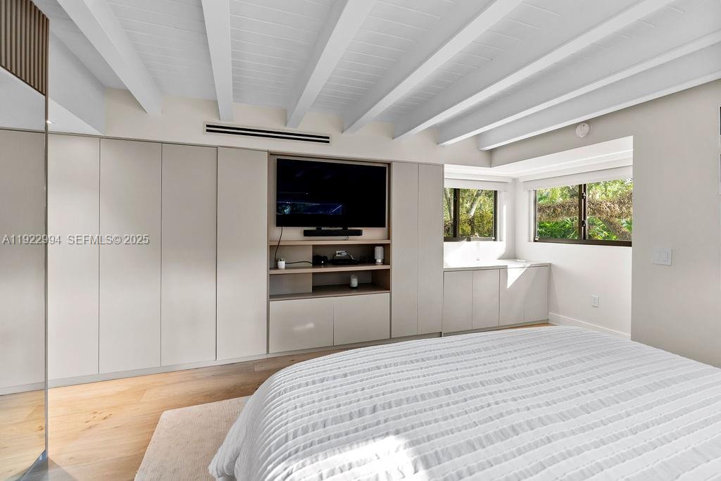 COCONUT GROVE MANOR - Residential