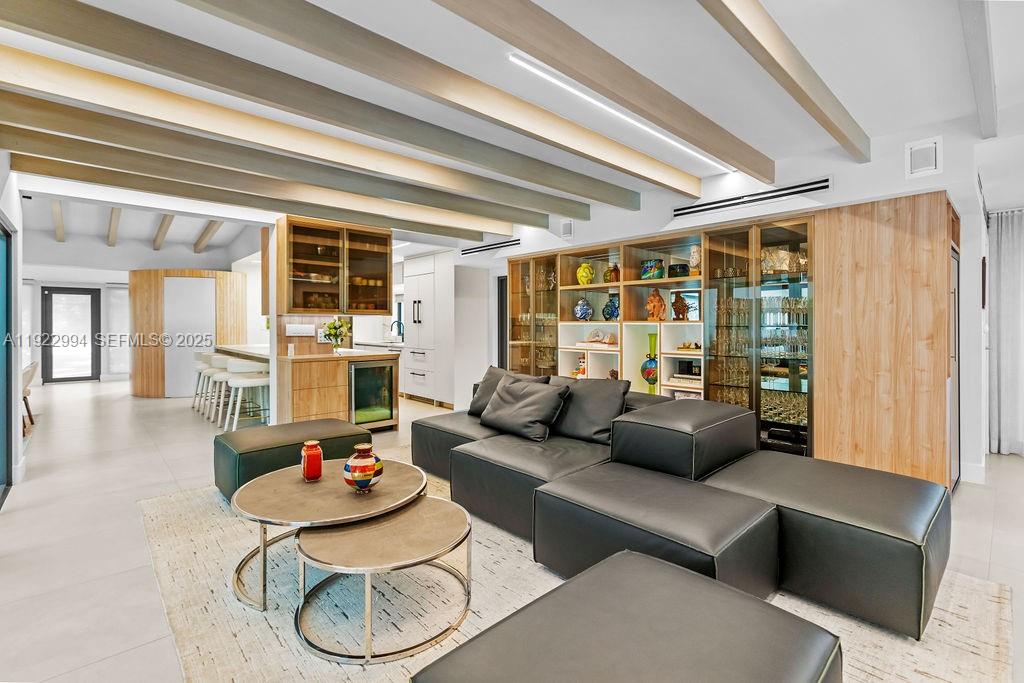 COCONUT GROVE MANOR - Residential