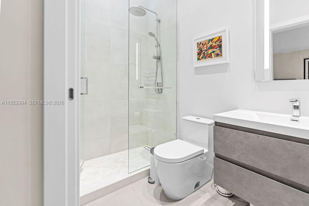 COCONUT GROVE MANOR - Residential