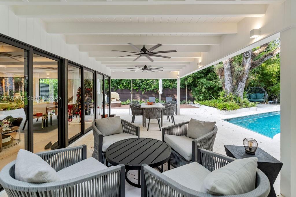 COCONUT GROVE MANOR - Residential