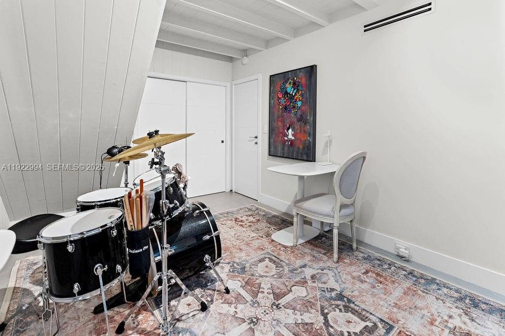 COCONUT GROVE MANOR - Residential