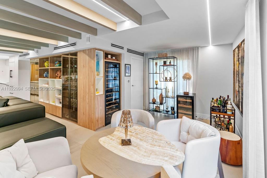 COCONUT GROVE MANOR - Residential