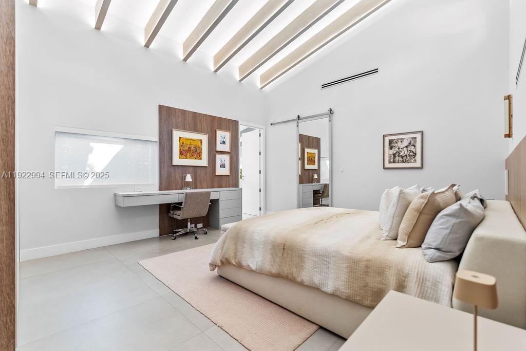 COCONUT GROVE MANOR - Residential