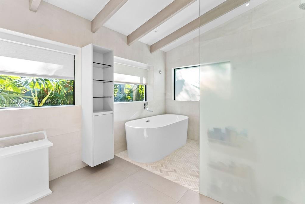COCONUT GROVE MANOR - Residential