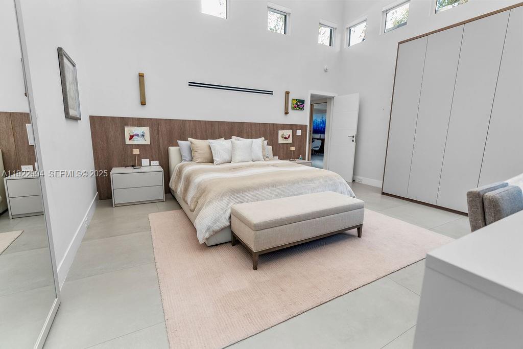 COCONUT GROVE MANOR - Residential