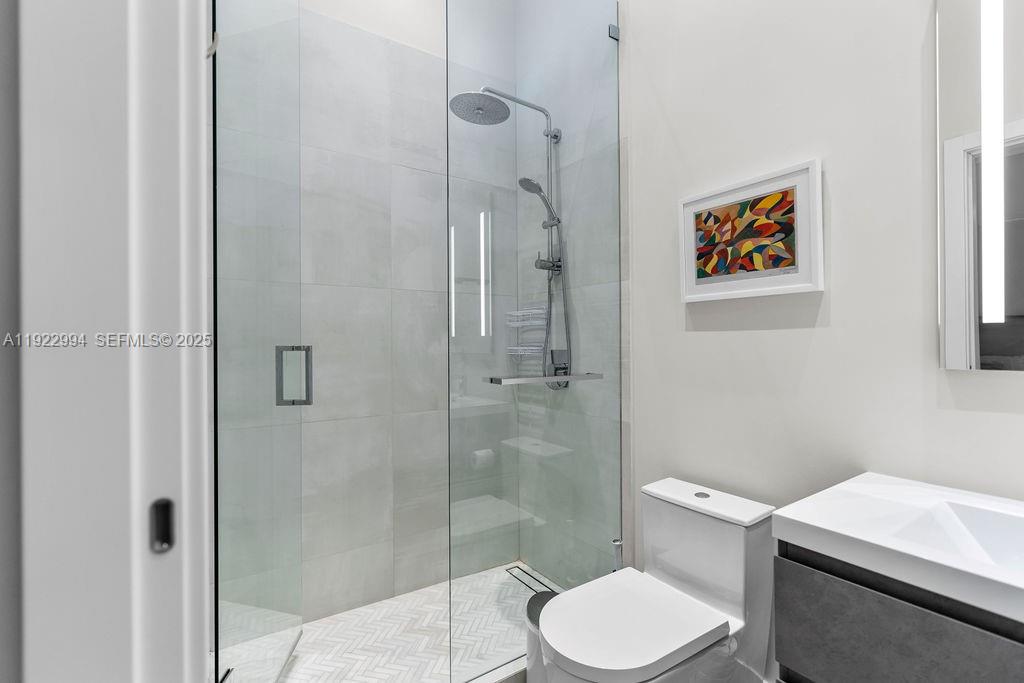 COCONUT GROVE MANOR - Residential