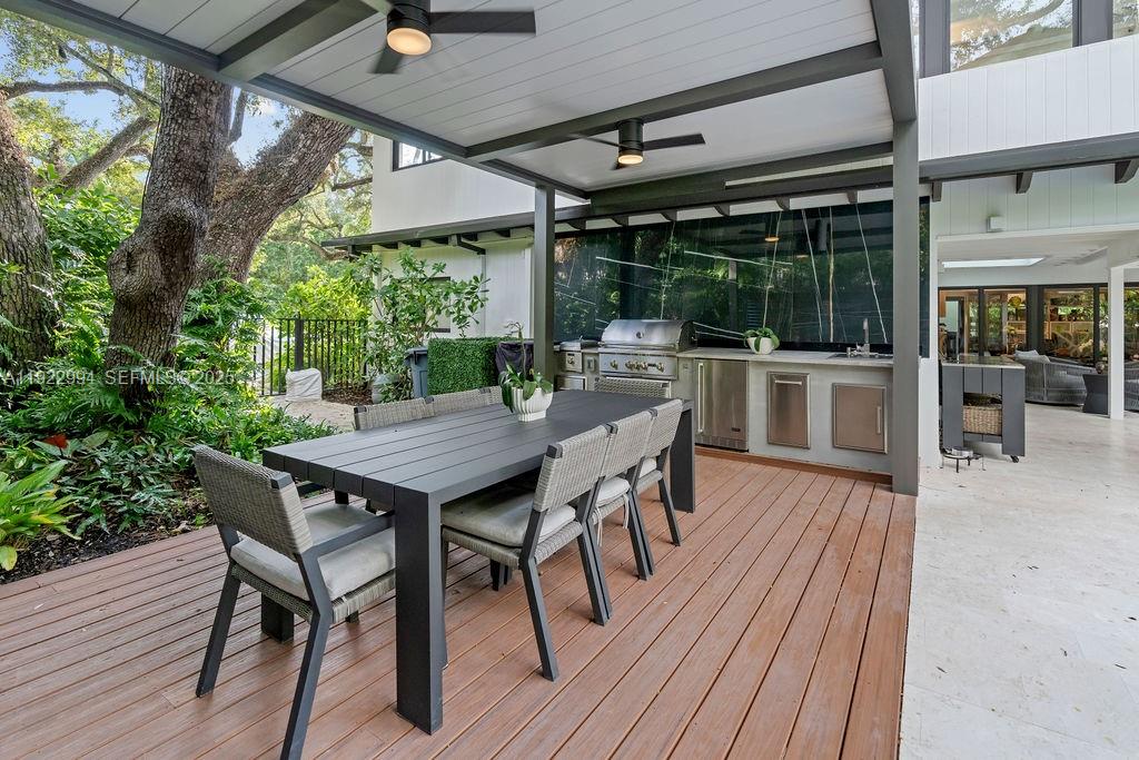 COCONUT GROVE MANOR - Residential