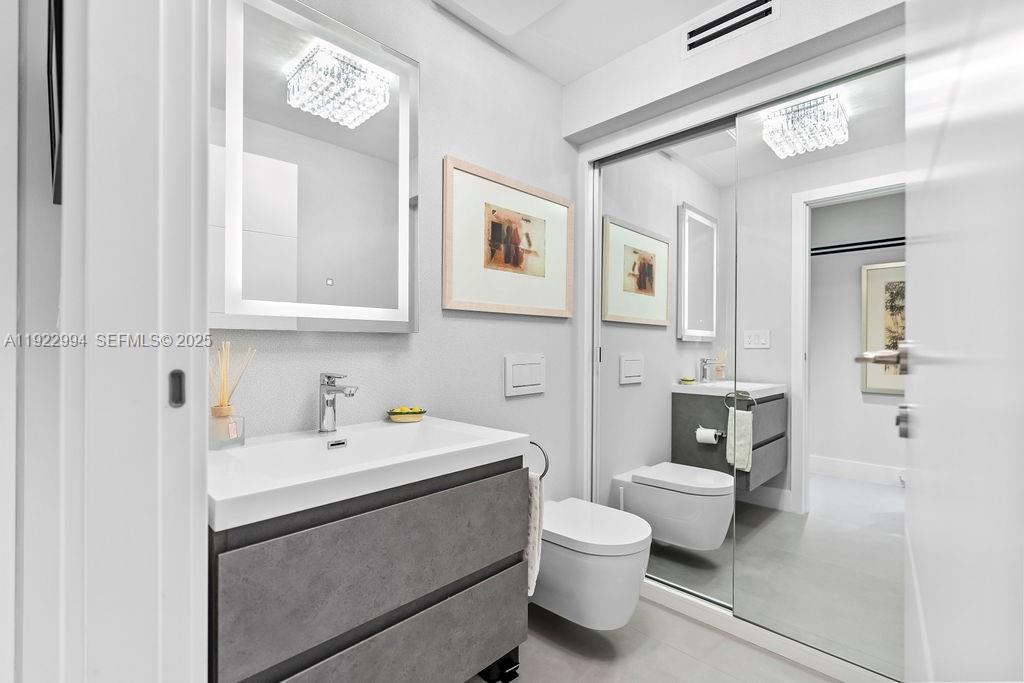 COCONUT GROVE MANOR - Residential