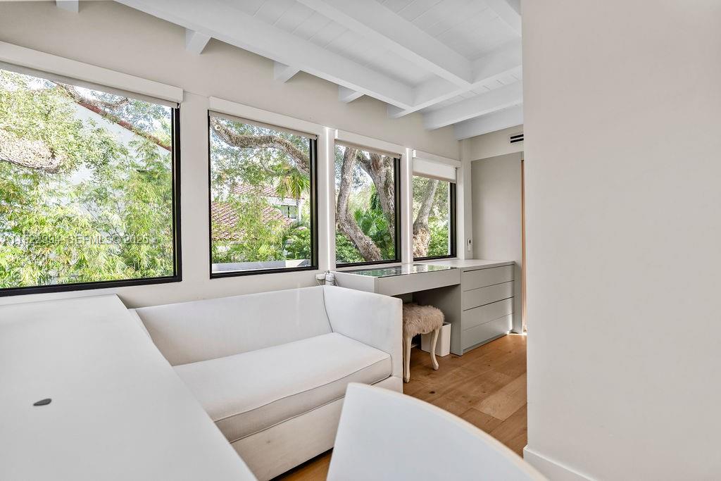 COCONUT GROVE MANOR - Residential