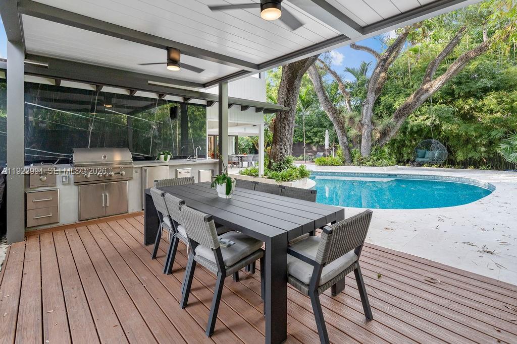 COCONUT GROVE MANOR - Residential