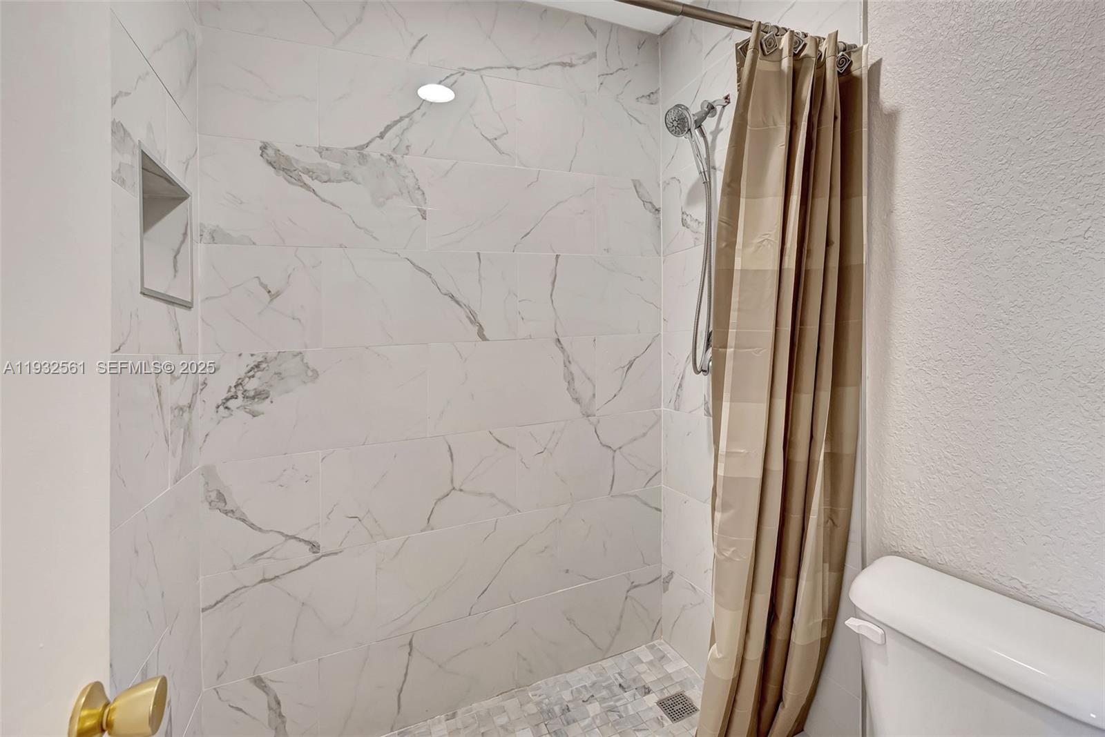 ORIOLE GOLF & TENNIS CLUB - Residential