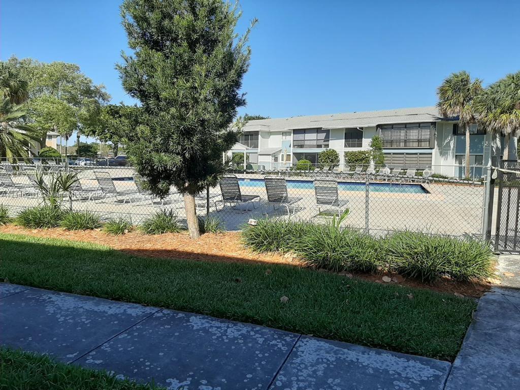 Beautiful 2/2 condo in the Hammocks. First floor next to the pool. Great place to call home. Call co listing agent for showing.