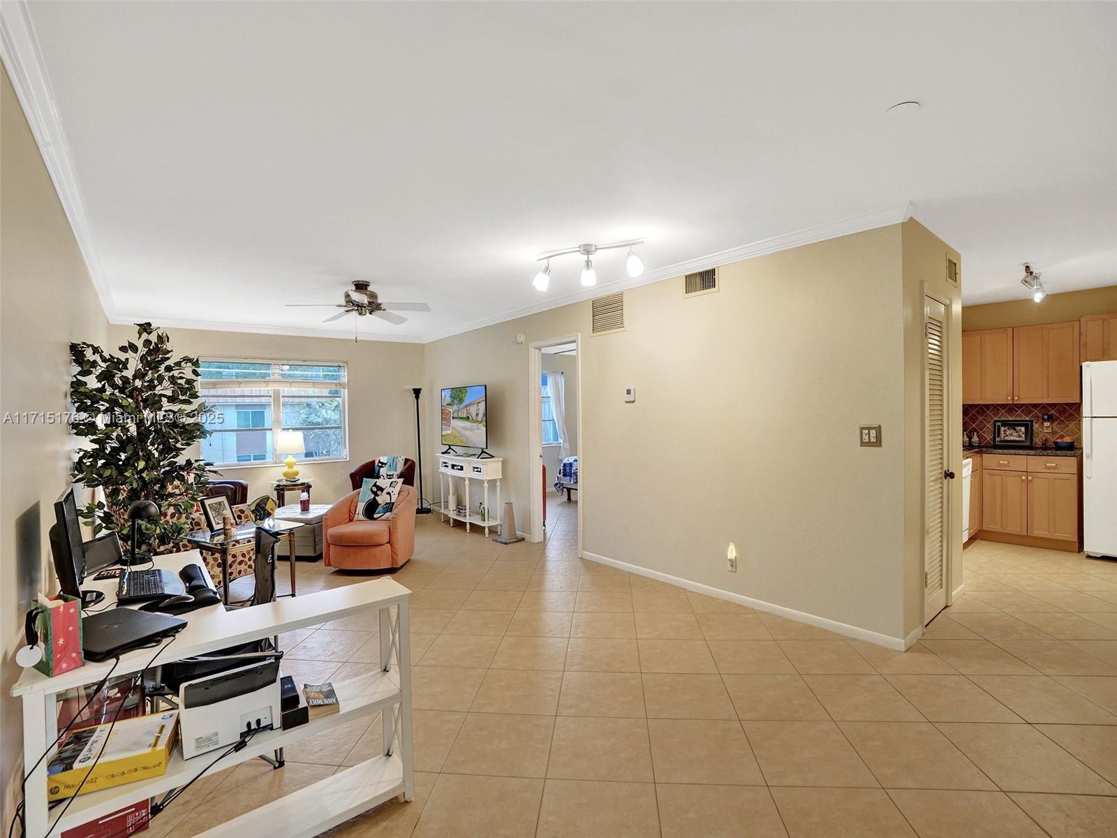 1950 N Andrews Ave 204D