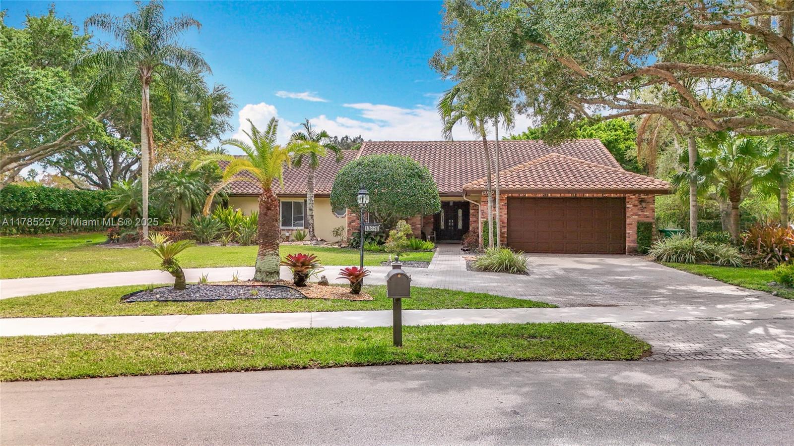 Rental Property at 10830 Sw 38th Dr 10830, Davie, Broward County, Florida - Bedrooms: 4 
Bathrooms: 3  - $8,900 MO.