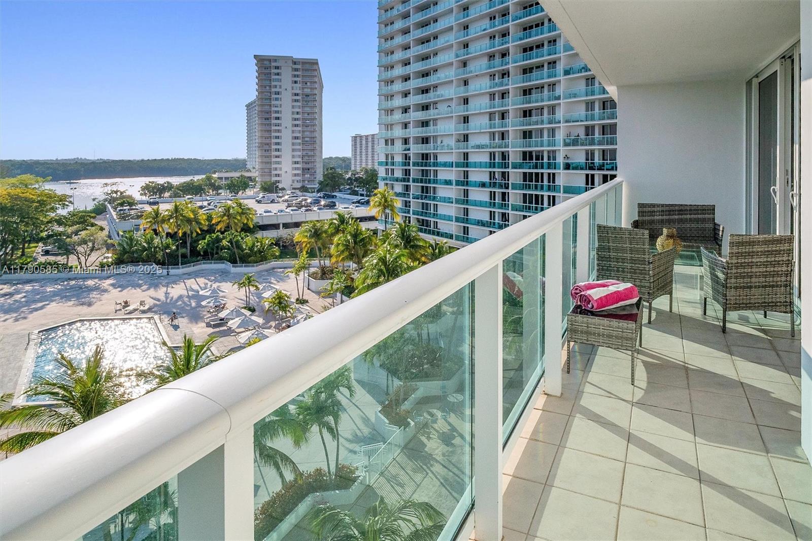 100 Bayview 617