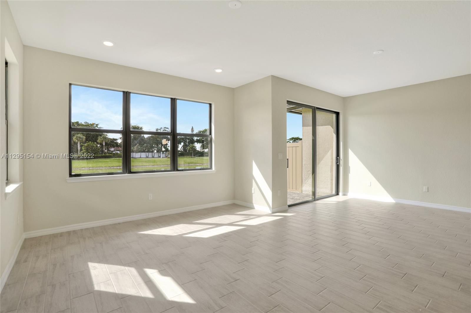 OAK TREE PROPERTY REDEVEL - Residential Lease