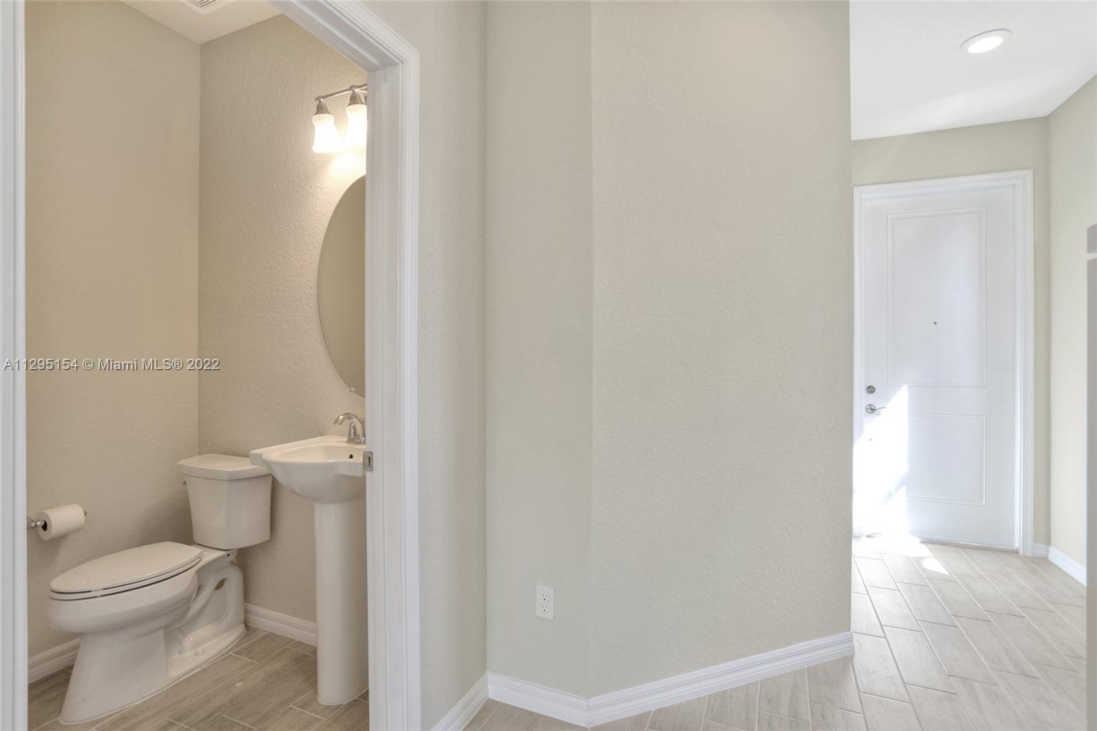 OAK TREE PROPERTY REDEVEL - Residential Lease