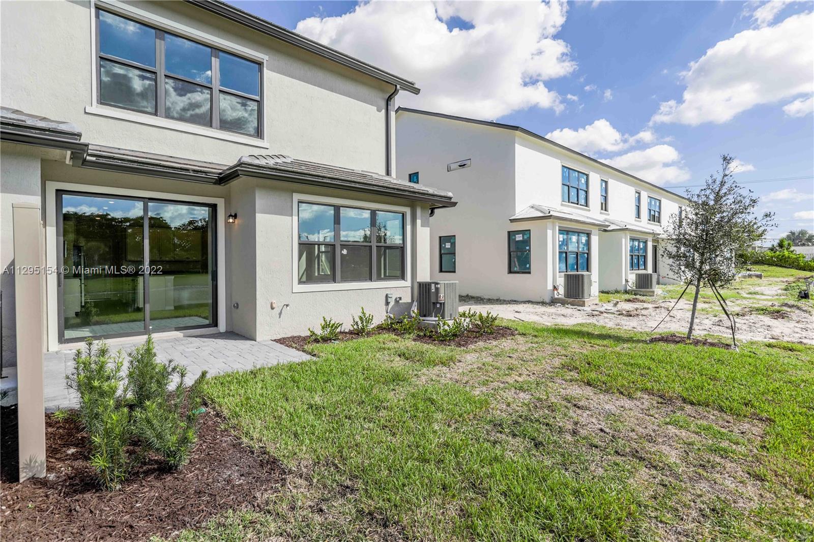 OAK TREE PROPERTY REDEVEL - Residential Lease