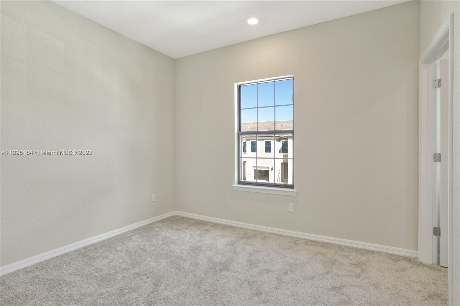 OAK TREE PROPERTY REDEVEL - Residential Lease