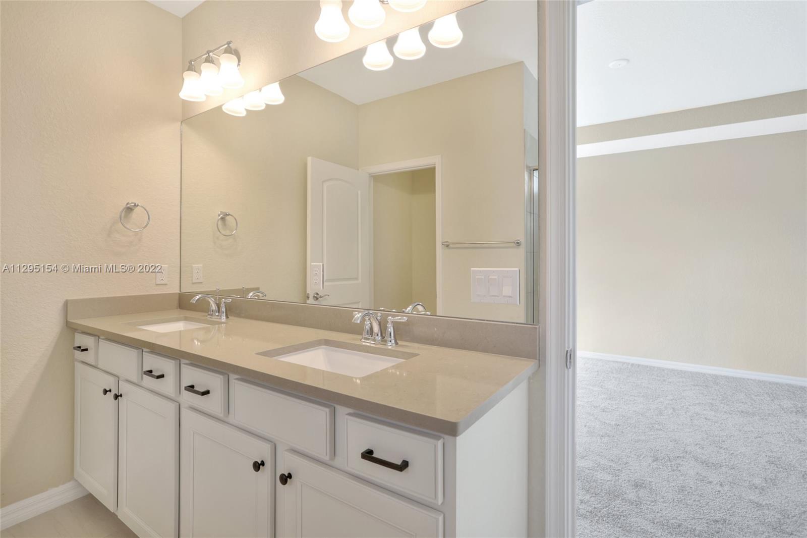 OAK TREE PROPERTY REDEVEL - Residential Lease