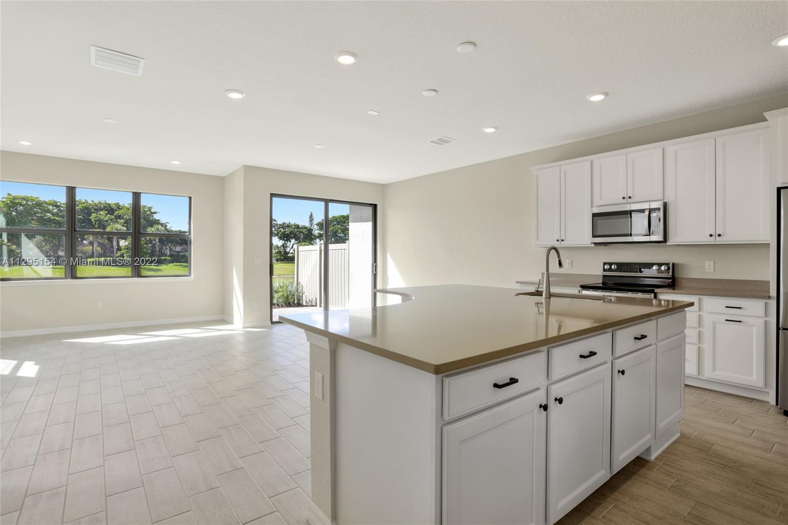 OAK TREE PROPERTY REDEVEL - Residential Lease