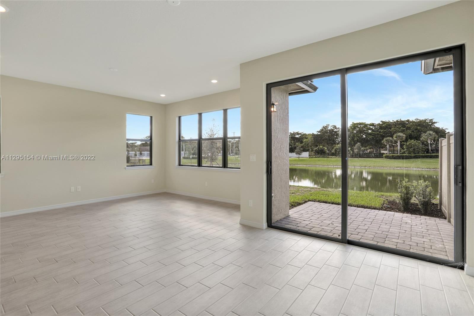 OAK TREE PROPERTY REDEVEL - Residential Lease