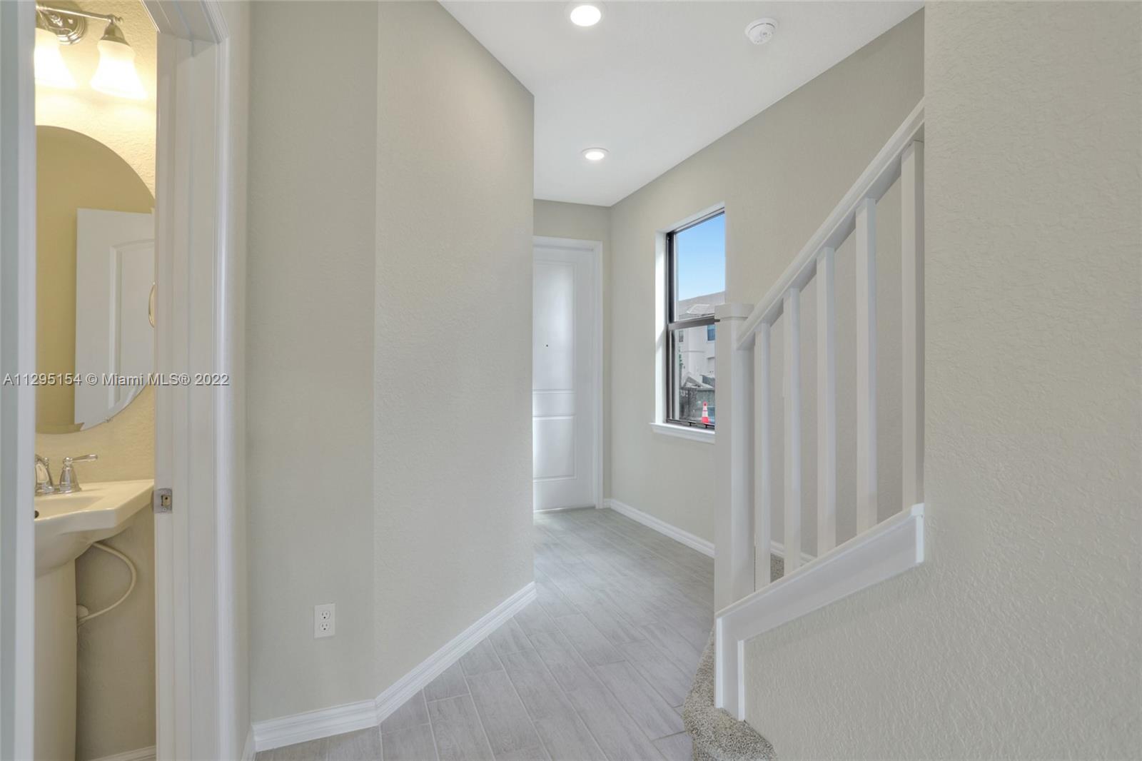 OAK TREE PROPERTY REDEVEL - Residential Lease