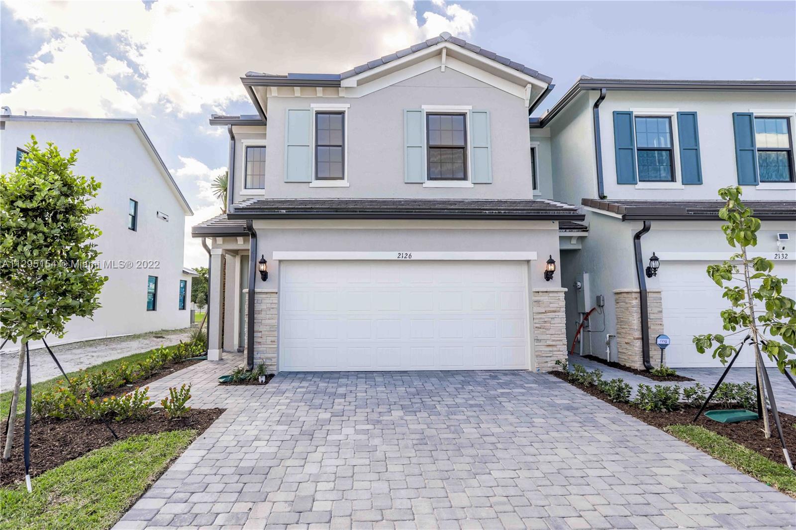 OAK TREE PROPERTY REDEVEL - Residential Lease