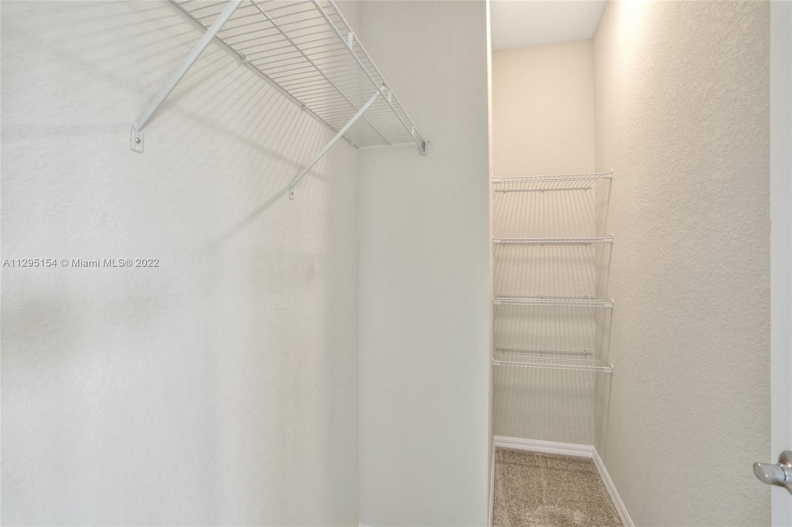 OAK TREE PROPERTY REDEVEL - Residential Lease