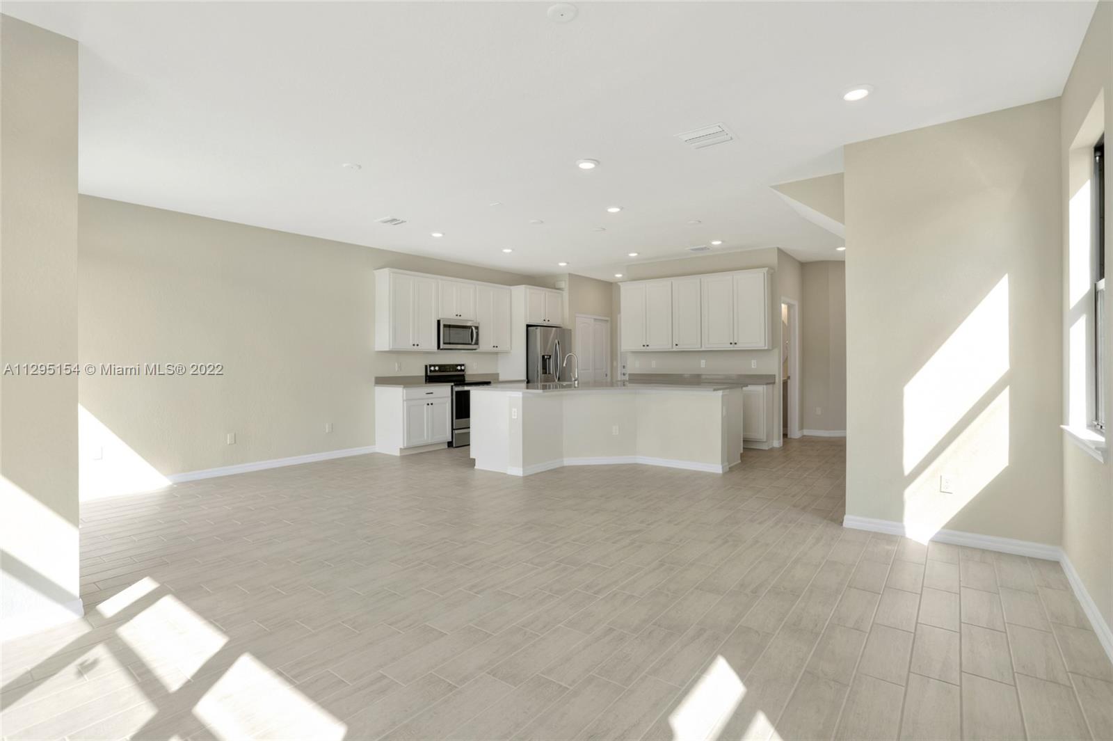 OAK TREE PROPERTY REDEVEL - Residential Lease