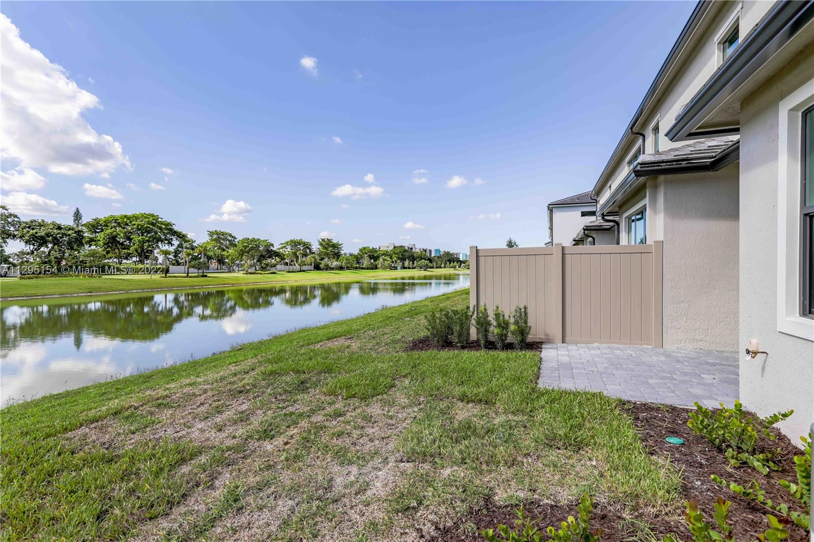 OAK TREE PROPERTY REDEVEL - Residential Lease