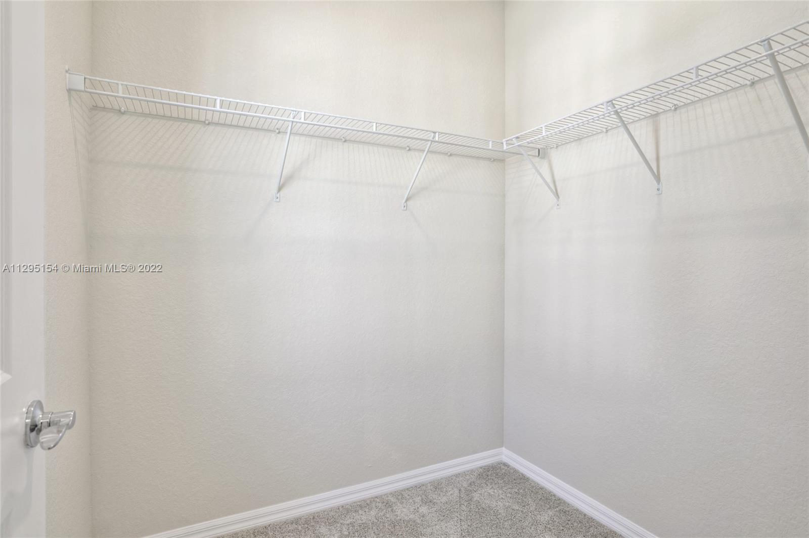 OAK TREE PROPERTY REDEVEL - Residential Lease
