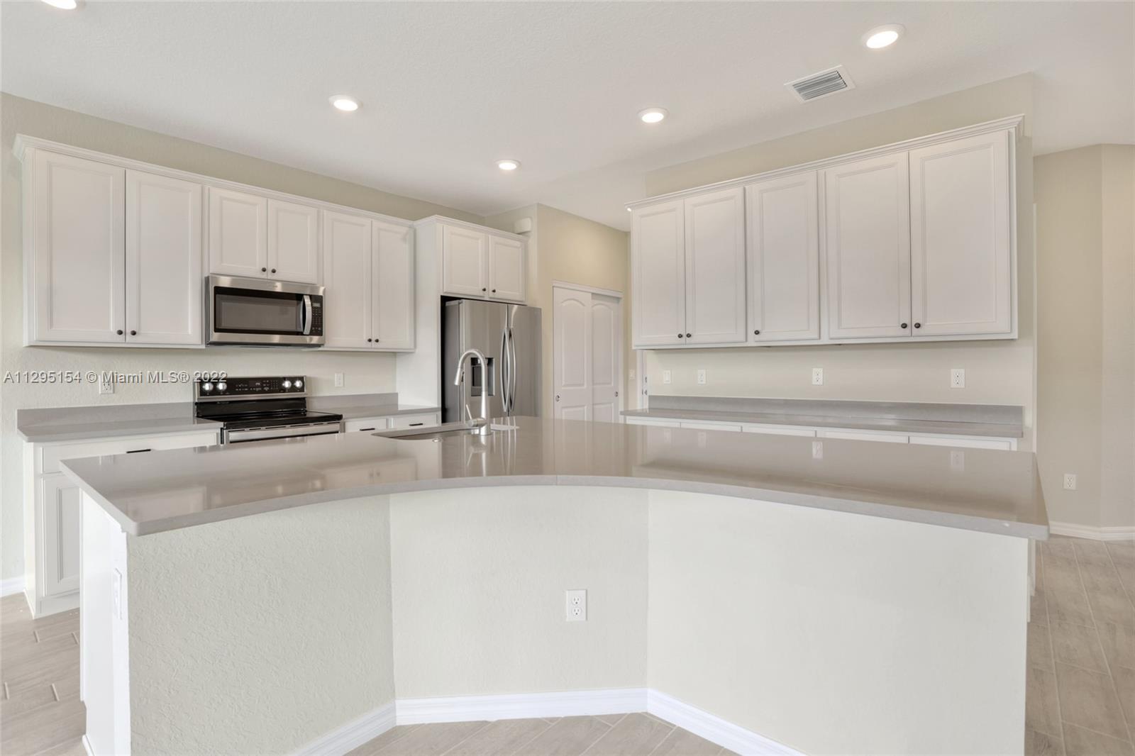 OAK TREE PROPERTY REDEVEL - Residential Lease