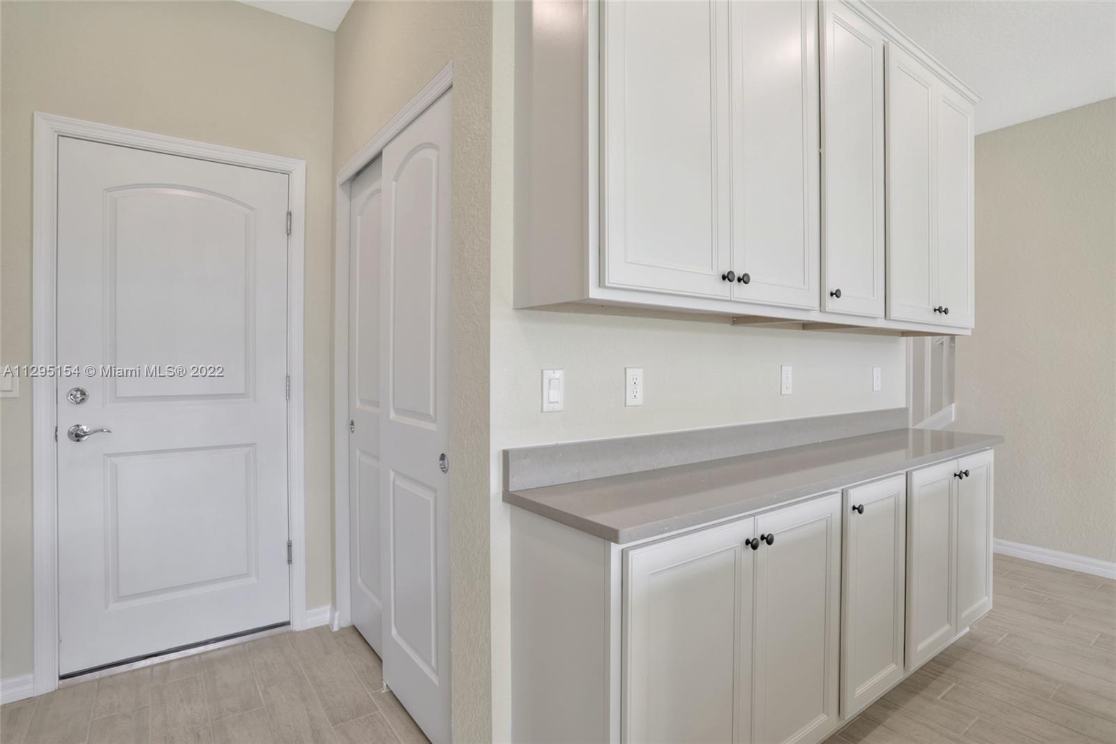OAK TREE PROPERTY REDEVEL - Residential Lease
