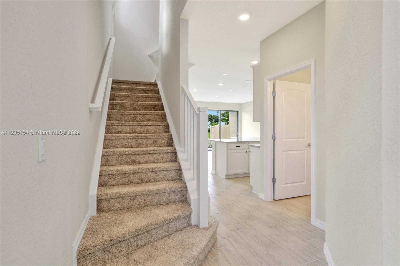OAK TREE PROPERTY REDEVEL - Residential Lease