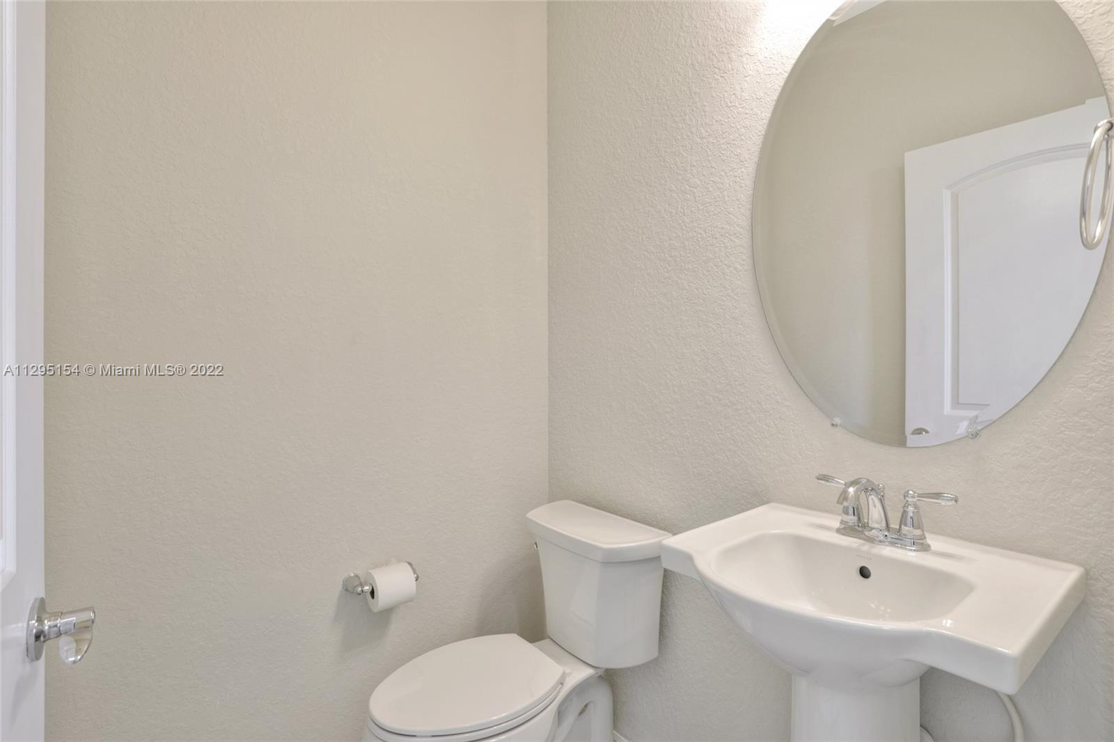 OAK TREE PROPERTY REDEVEL - Residential Lease